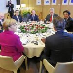 Los líderes del G-7, antes de su cena de trabajo, ayer en Bruselas
