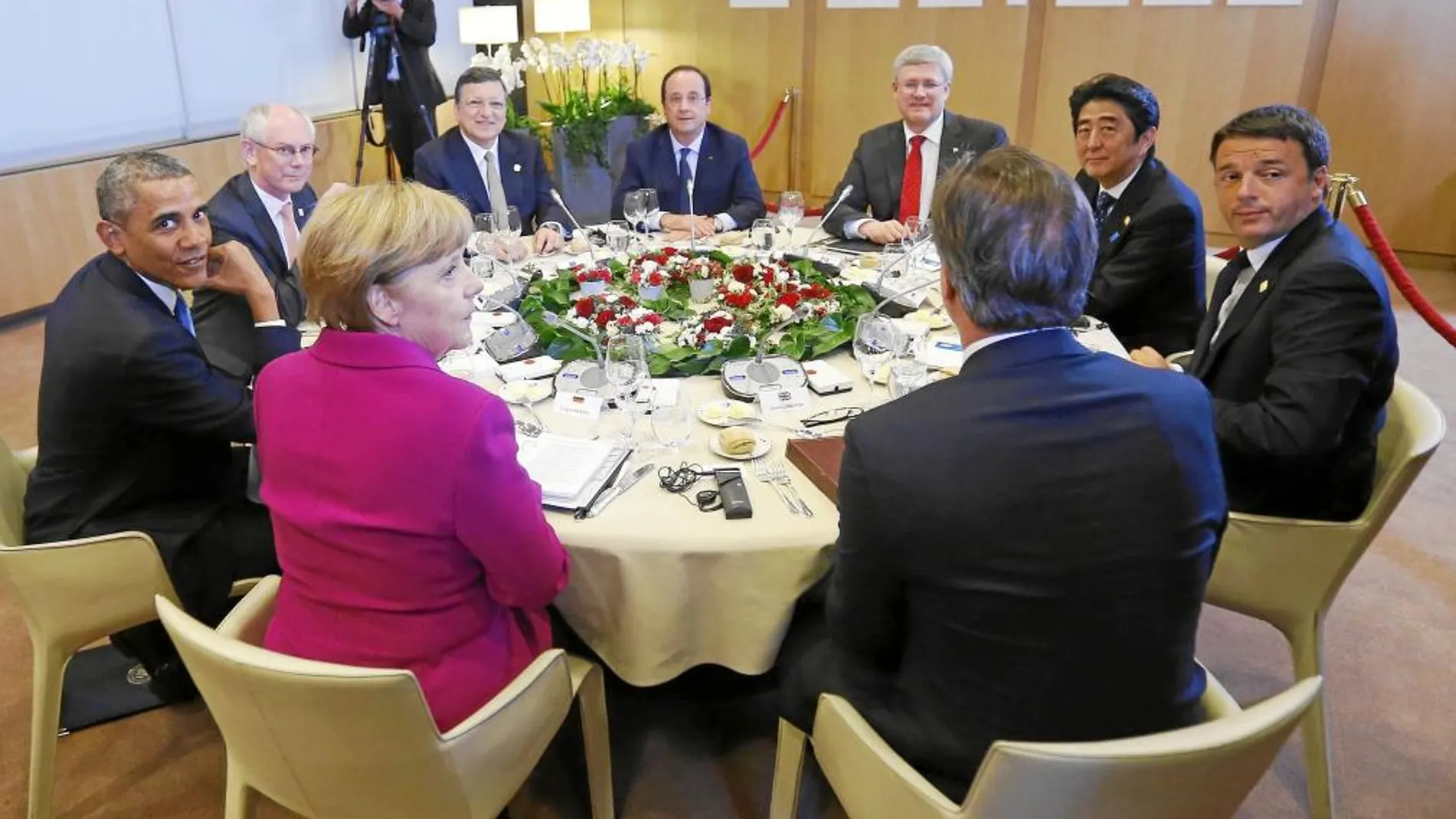Los líderes del G-7, antes de su cena de trabajo, ayer en Bruselas