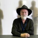 Fotografía de archivo fechada el pasado 15 de junio de 2012 que muestra al novelista británico Terry Pratchett