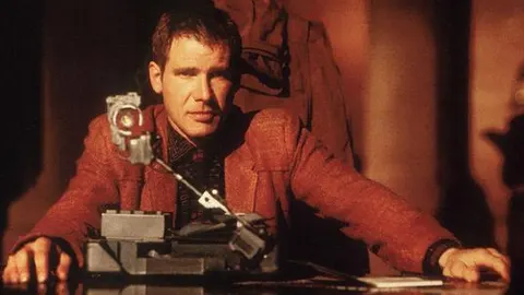 El test de Voight-Kampff permite comprobar si alguien es un humano o un replicante en Blade Runner