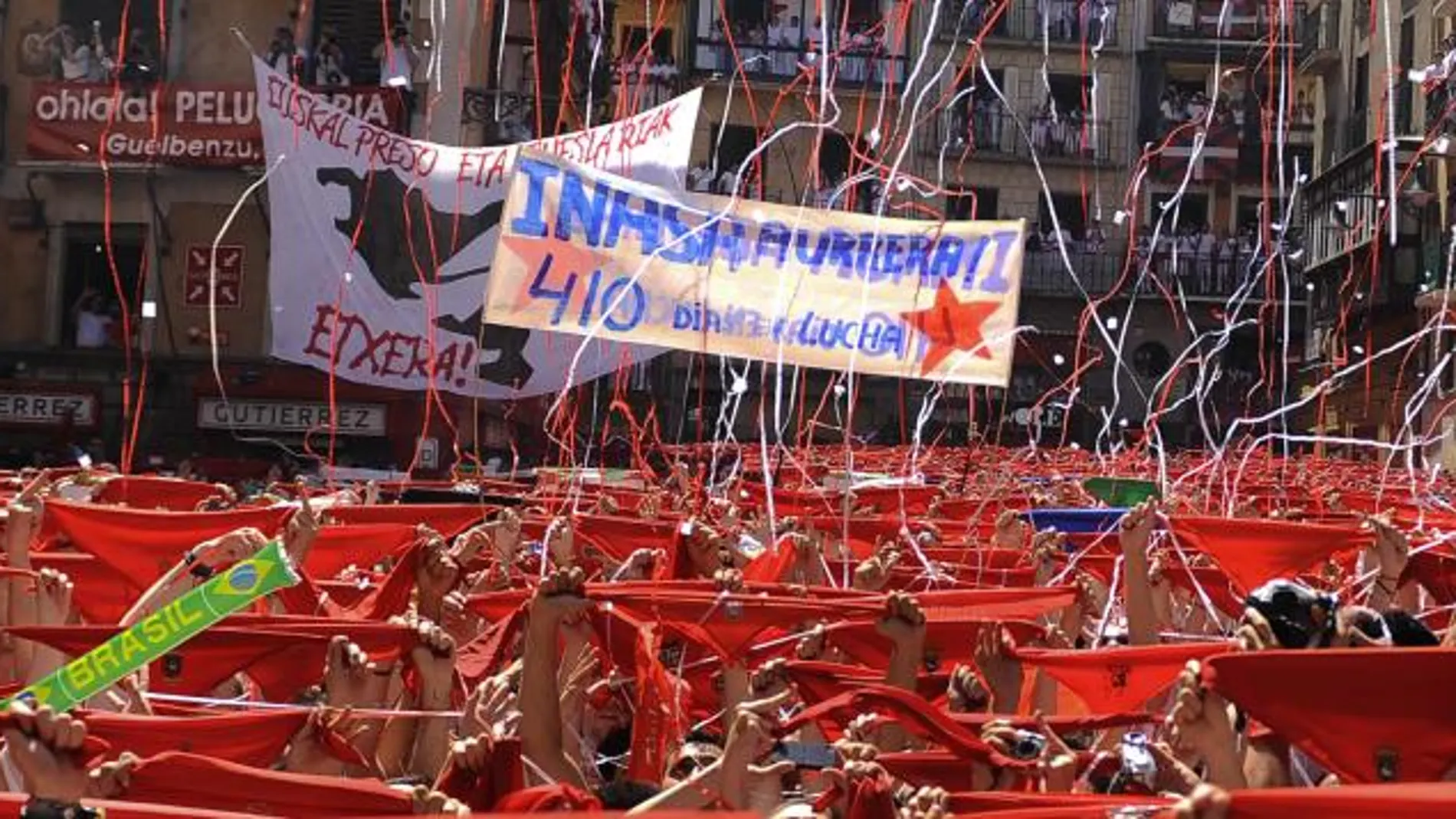Pancartas a favor de los presos el 6 de julio de 2013 en Pamplona.
