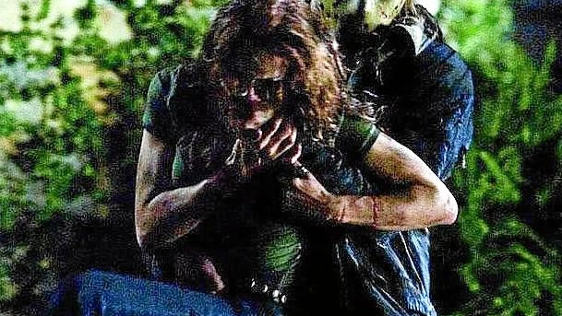 Jason ataca a una joven desvalida en la cinta de 2009