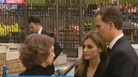 Los Reyes y los Príncipes de Asturias llegan a la Almudena