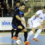 El cantante David Bustamante y el torero Miguel Abellán, durante el partido solidario en León.