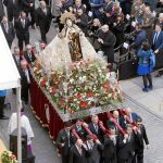 Desfile de Santa Teresa por las abarrotadas calles de Ávila