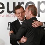 El presidente del Gobierno, Mariano Rajoy, presentó al jefe del Consell y del PPCV, Alberto Fabra.
