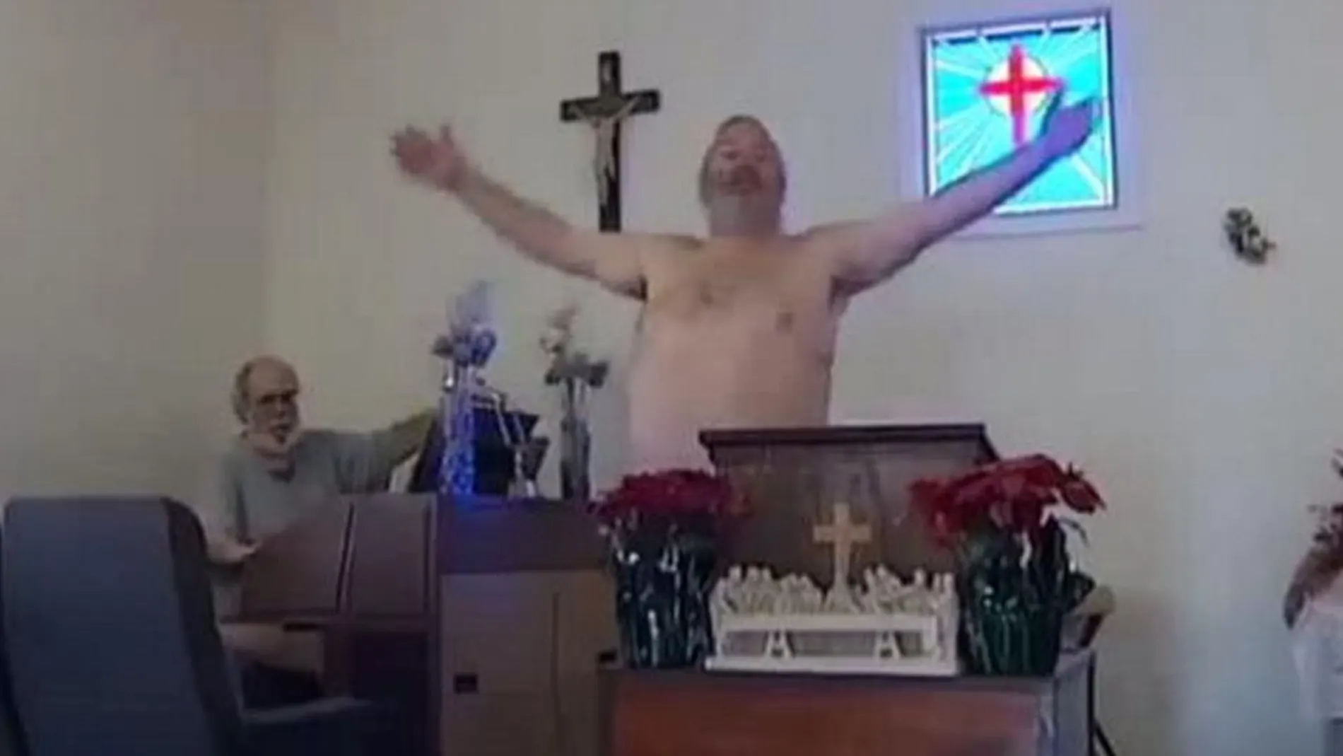 El pastor Allen Parker durante una de las celebraciones religiosas
