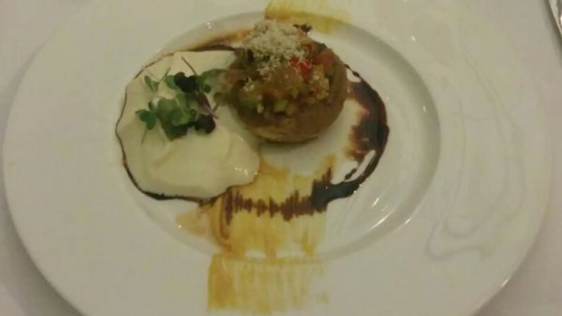 Champiñón con Ratatouille y espuma ligera de alioli