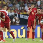 Los jugadores de la selección española se lamentan en uno de los lances del partido