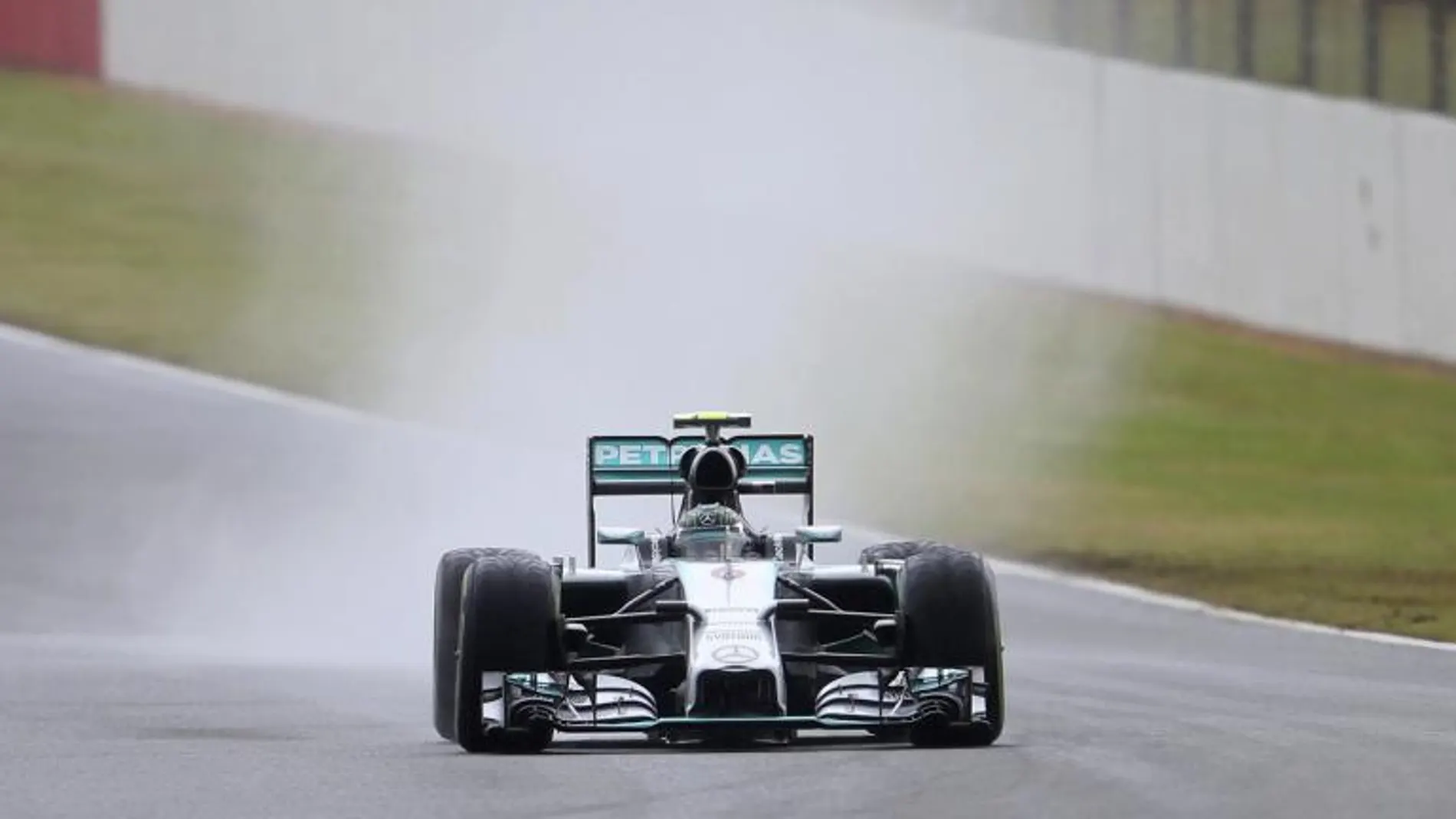 Nico Rosberg durante la última sesión libre. Llegamos al ecuador de la temporada con un dominio por parte de Mercedes ya prácticamente insalvable.