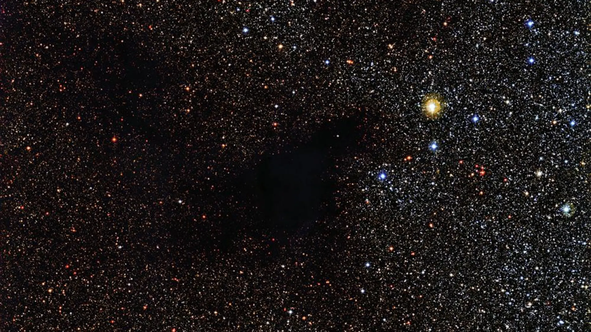 La nebulosa oscura LDN 483 en como un útero gestante de nuevas estrellas