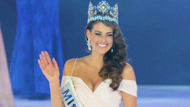 La surafricana Rolene Strauss se ha alzado con la corona de Miss Mundo hoy en Londres.