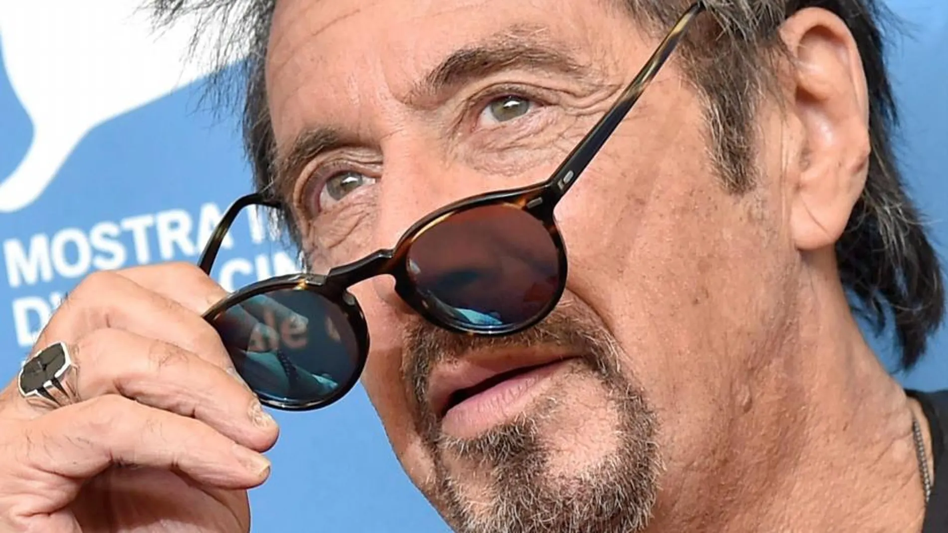 Al Pacino posa en el photocall de 'The Humbling' durante el Festival de Cine de Venecia.