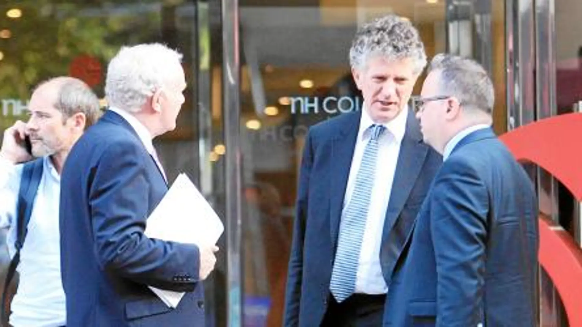 Jonathan Powell y Martin McGuinness se entrevistaron ayer con el PNV, PSE y Sortu