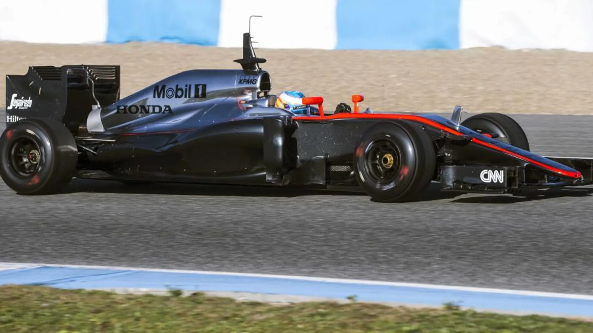 El piloto español de Fórmula Uno Fernando Alonso, bicampeón del mundo en 2005 y 2006, se estrenó hoy en el Circuito de Jerez con McLaren, su nueva escudería tras dejar Ferrari