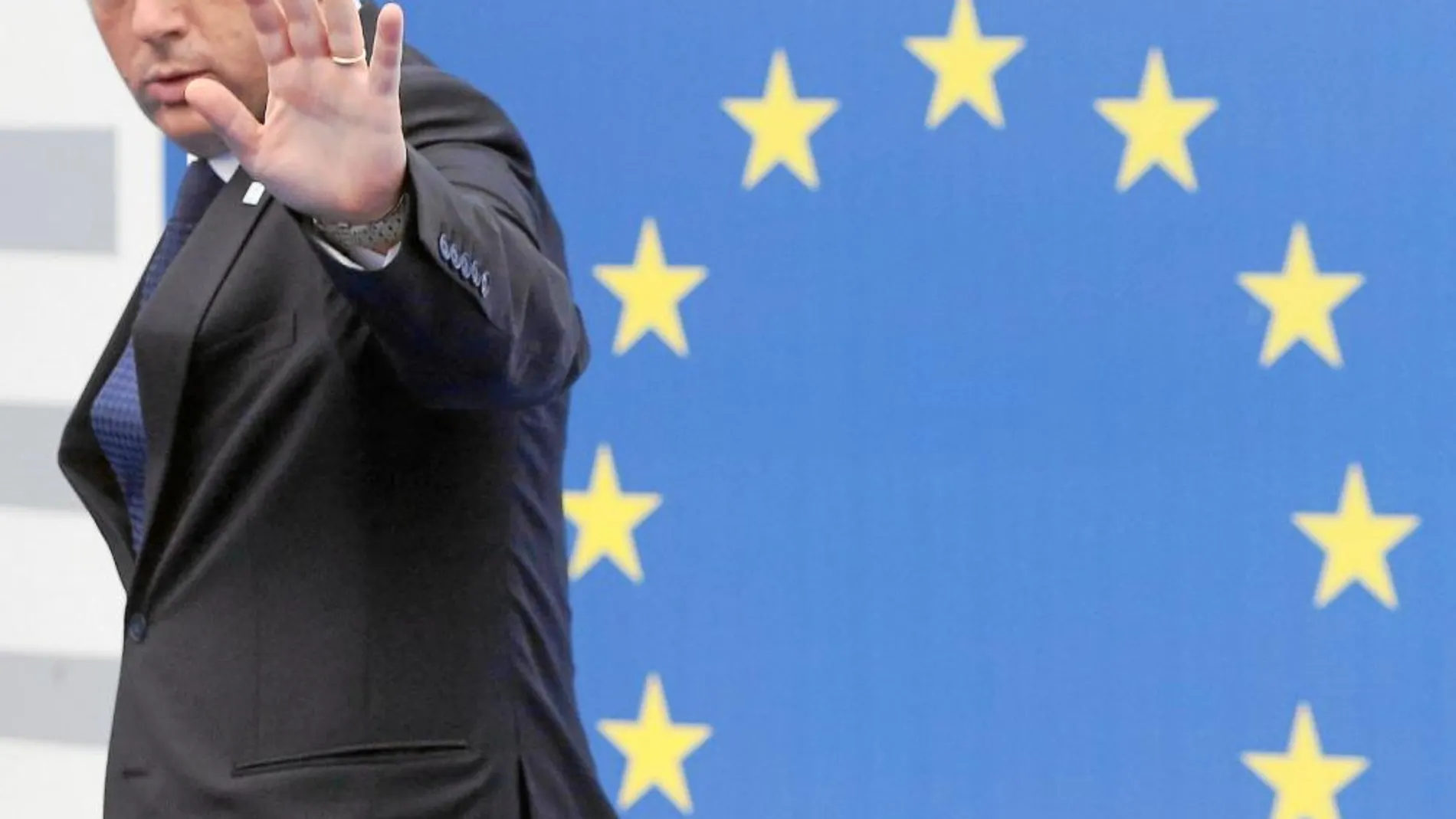 Renzi supera la oposición interna y recibe el aplauso de sus socios europeos