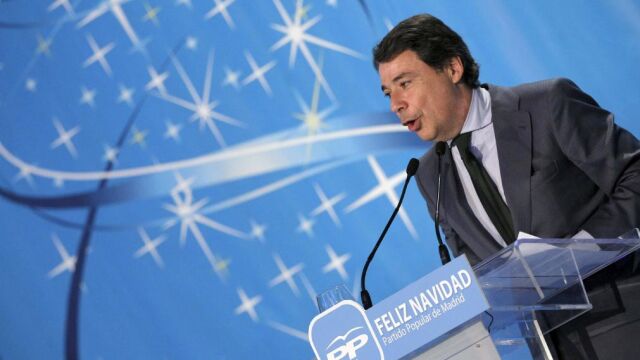 El presidente de la Comunidad de Madrid y secretario general del PP regional, Ignacio González, durante su intervención en la tradicional cena de Navidad del PP de Madrid, que se celebra hoy en Collado Villalba