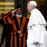 El Papa Francisco llega al Consistorio Extraordinario con cardenales, en el Vaticano