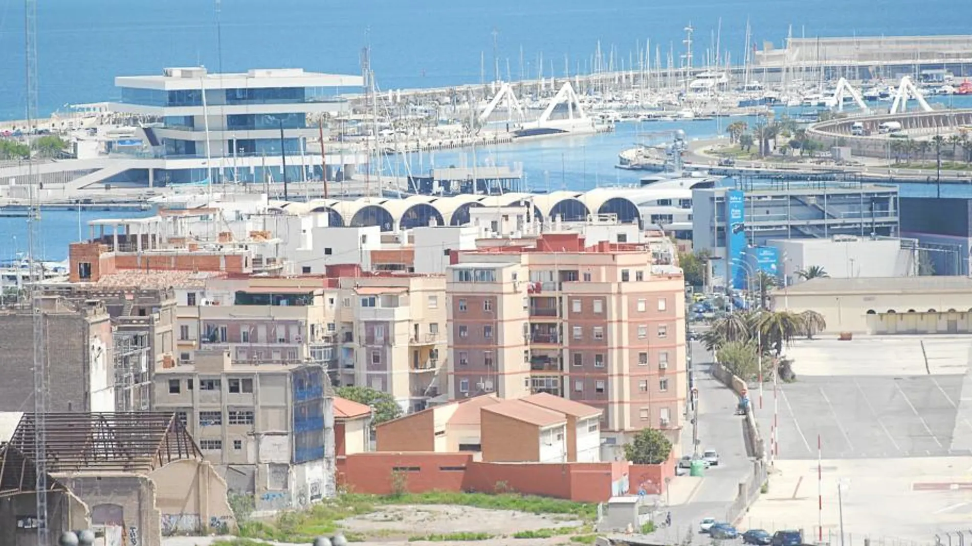 Una panorámica de la Marina Real de Valencia, que sigue ampliando sus objetivos para 2014