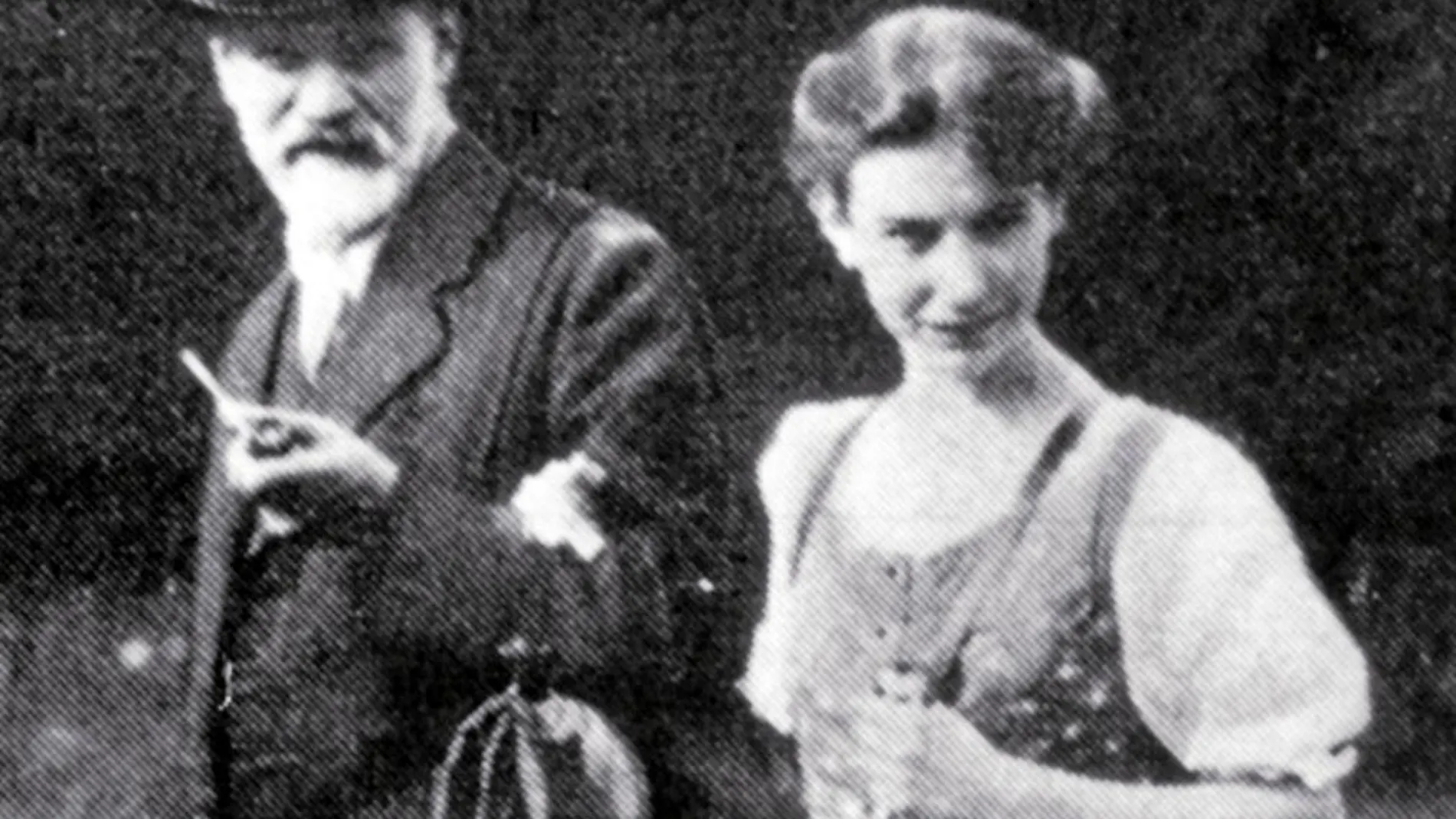 Freud junto a su hermana Anna