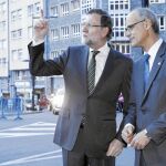 El presidente del Gobierno, Mariano Rajoy, ayer, junto al jefe de Gobierno de Andorra, Antoni Martí