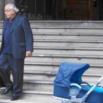 El doctor Morín, a la salida de la Audiencia de Barcelona