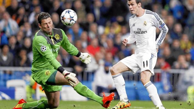 Weidenfeller detiene con la cara un chut de Bale