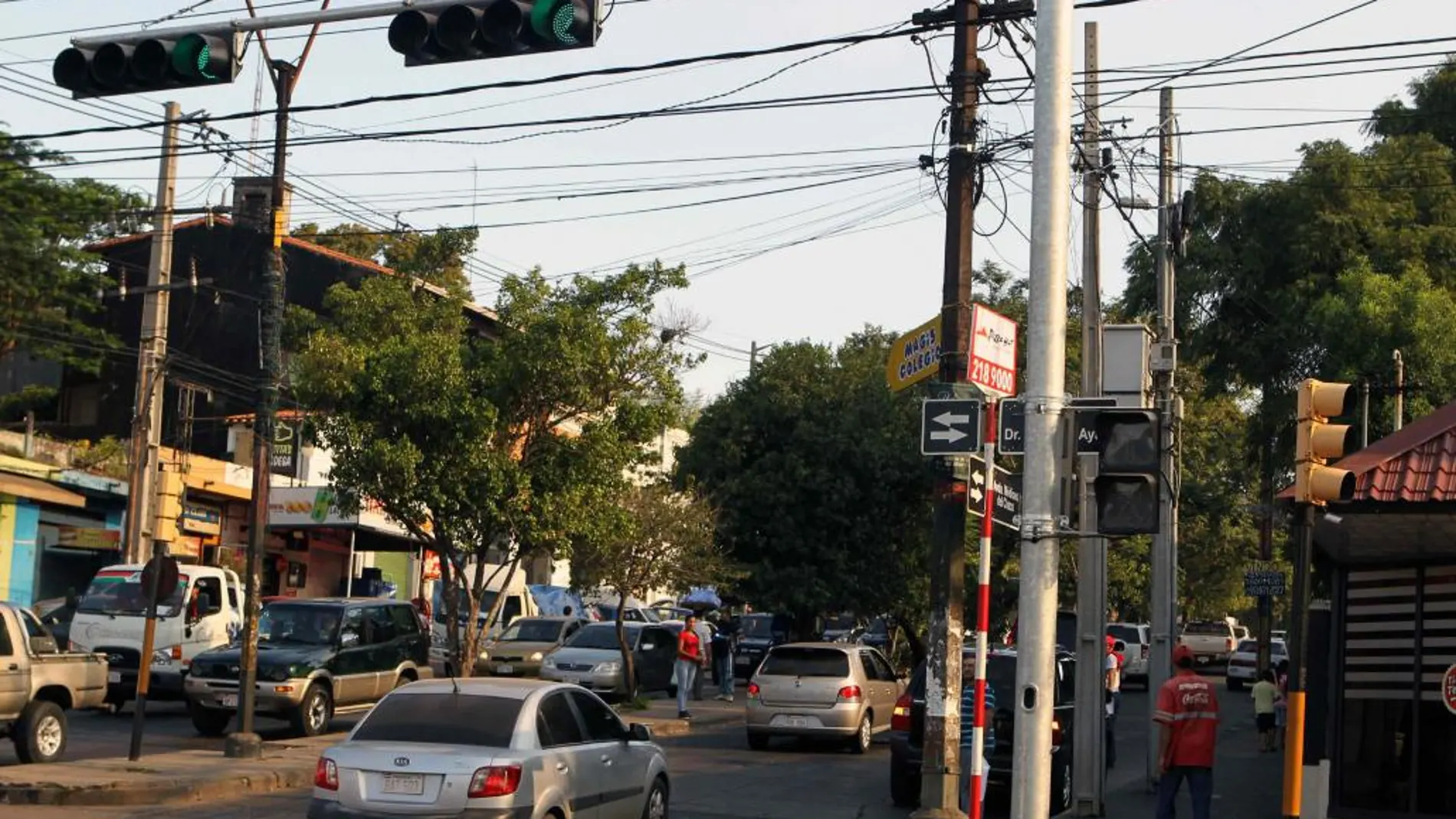 Vista de los nuevos semáforos de Asunción (Paraguay)