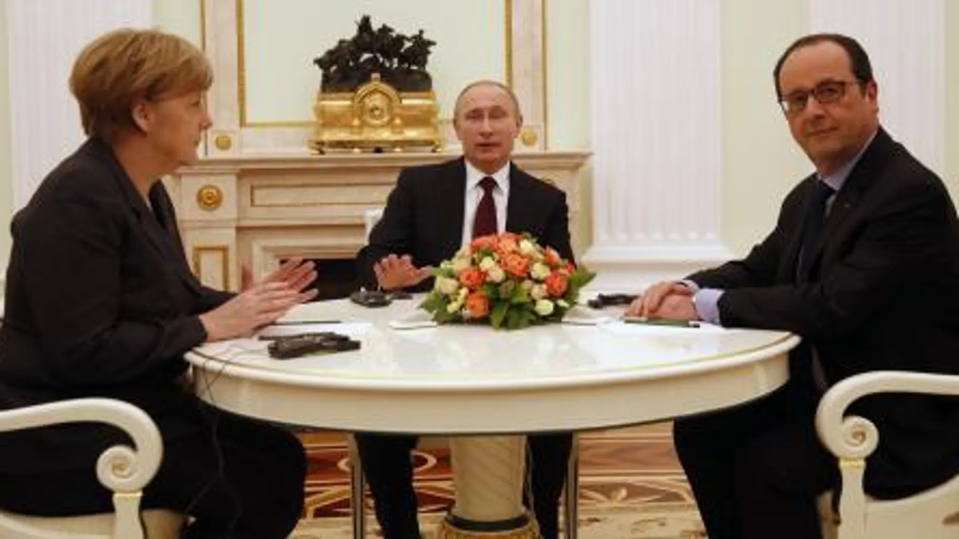 Angela Merkel con Vladimir Putin y Francois Hollande