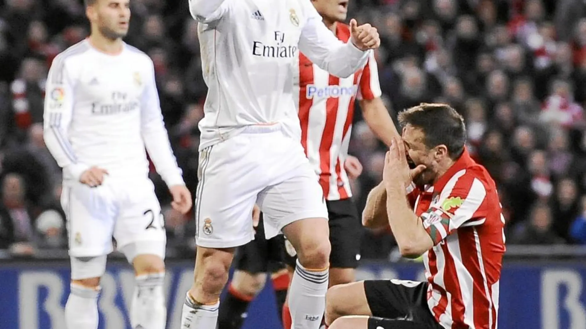 Gurpegui cae ante Cristiano en la jugada polémica