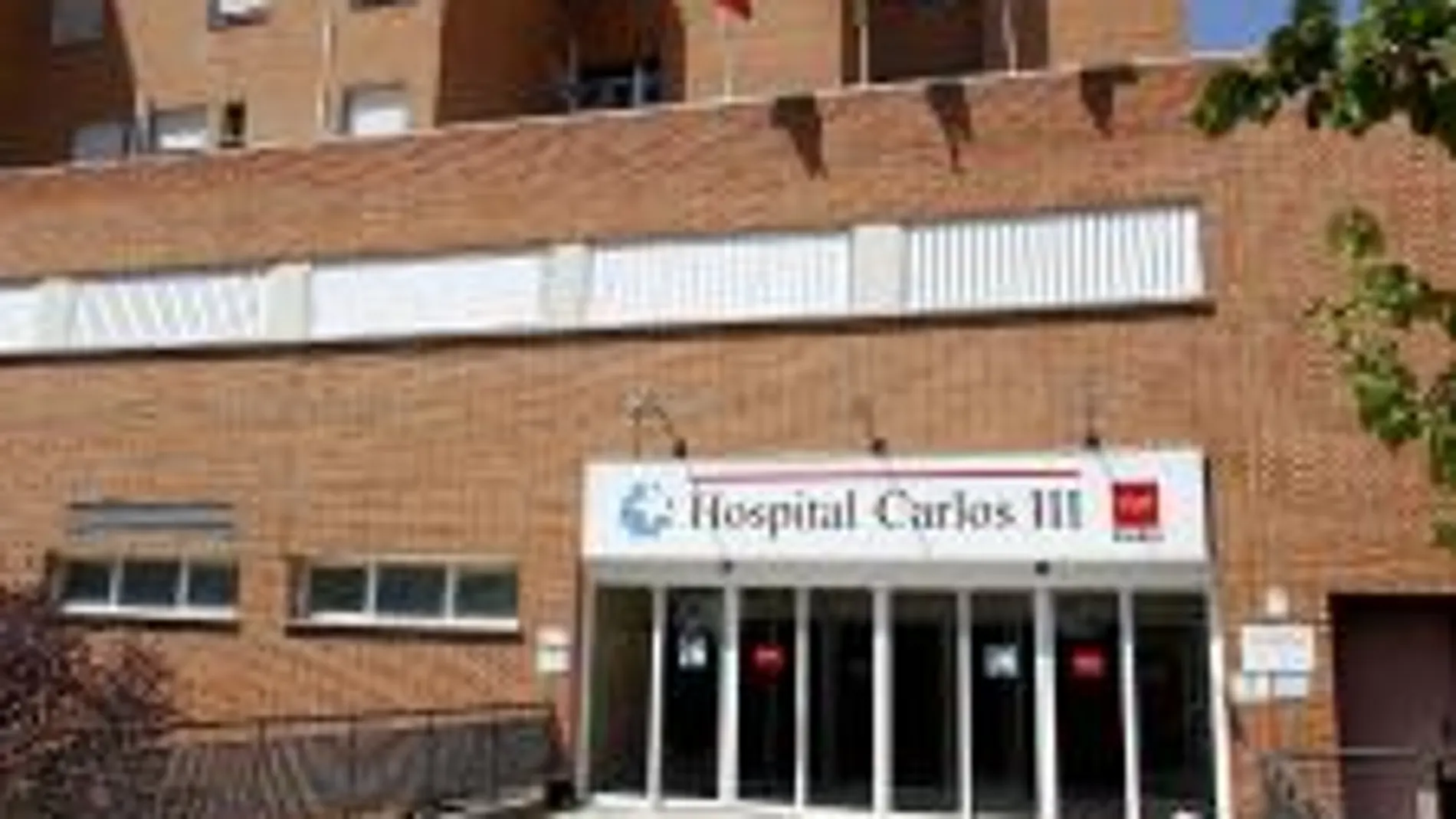 Fachada del Hospital Carlos III de Madrid donde ingresará el religioso toledano Miguel Pajares