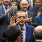 El primer ministro turco, Tayyip Erdogan, ayer, en un encuentro con miembros de su partido en Ankara