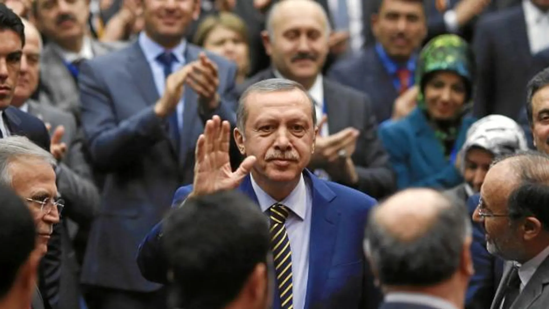El primer ministro turco, Tayyip Erdogan, ayer, en un encuentro con miembros de su partido en Ankara