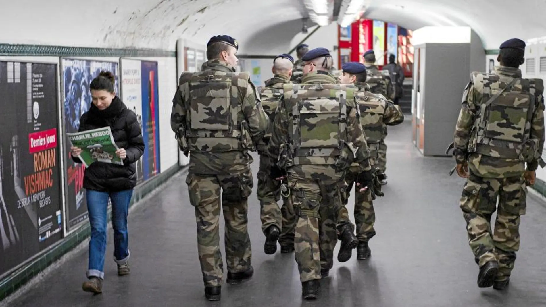 Francia ha sacado a sus tropas a la calle, mientras que en España sólo han sido informadas del nuevo nivel de alerta