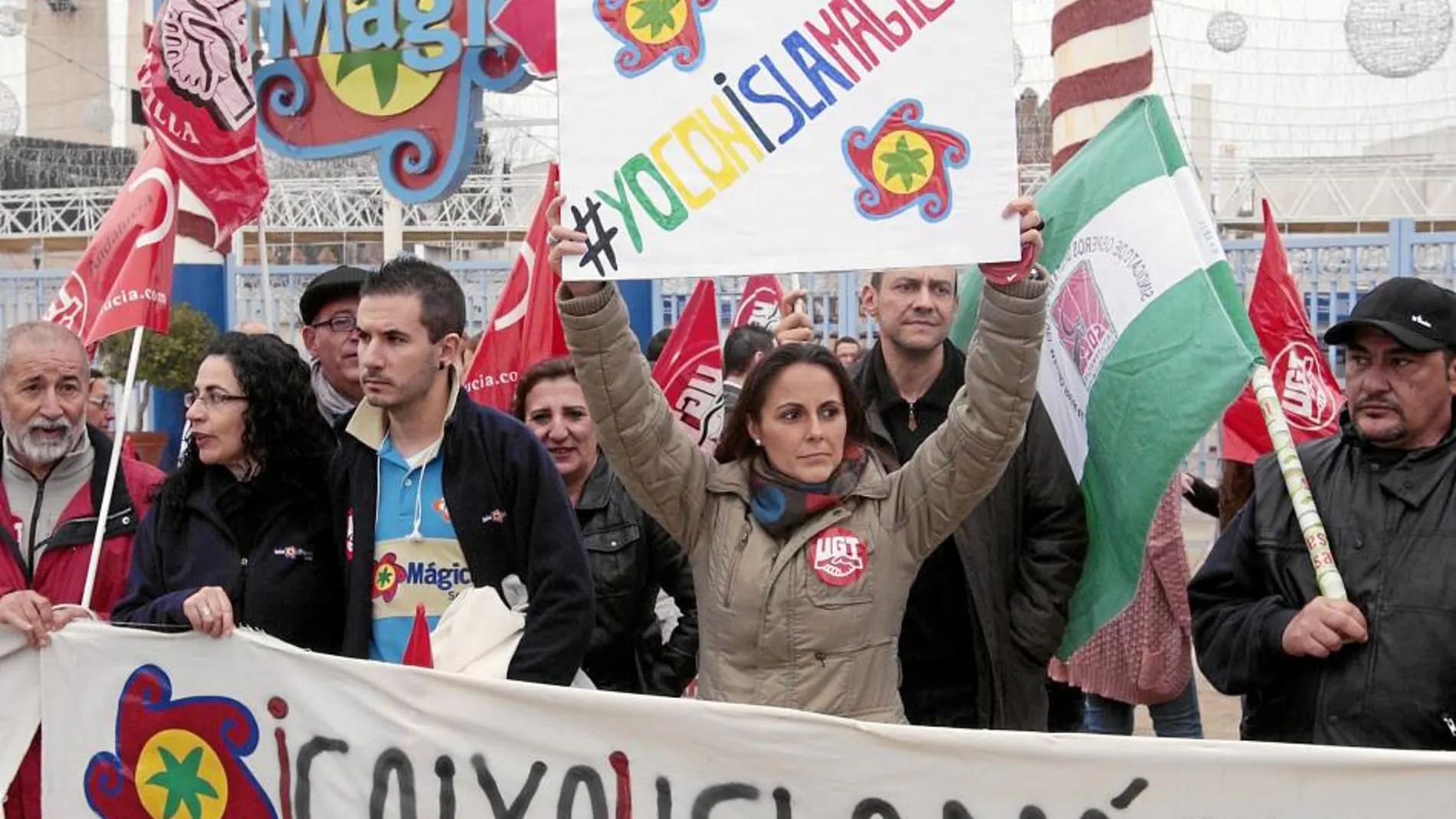 Empleados de Isla Mágica, en una reciente protesta