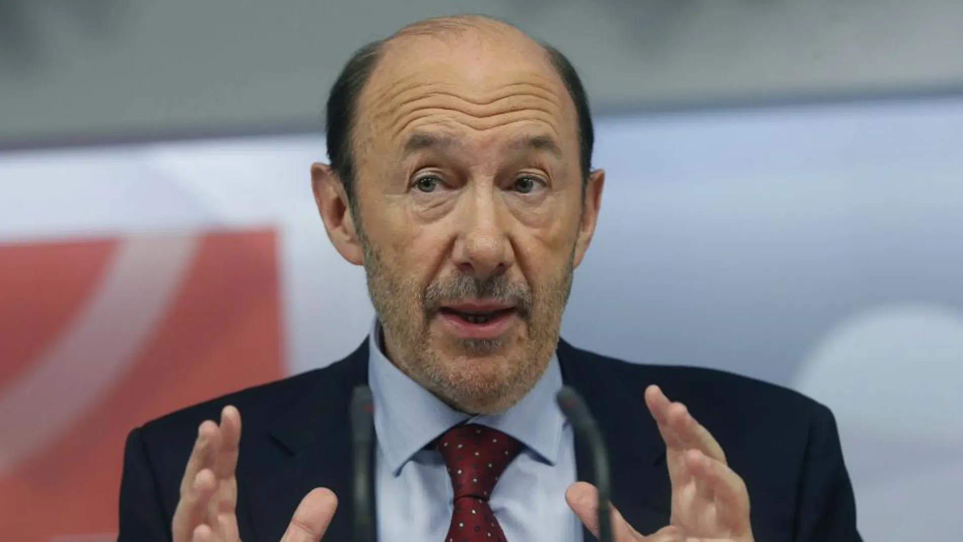 Alfredo Pérez Rubalcaba, durante la rueda de prensa ofrecida en la sede de su partido para hacer un balance de su primer año como líder de la oposición
