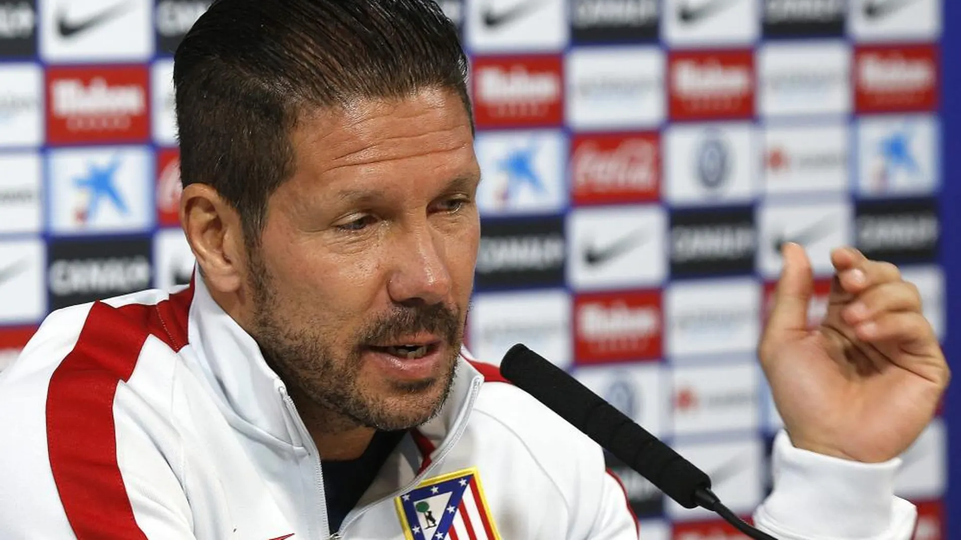 El entrenador del Atlético de Madrid, Diego Simeone, durante la rueda de prensa que ha ofrecido de cara al partido de la Liga BBVA que disputarán contra el Espanyol