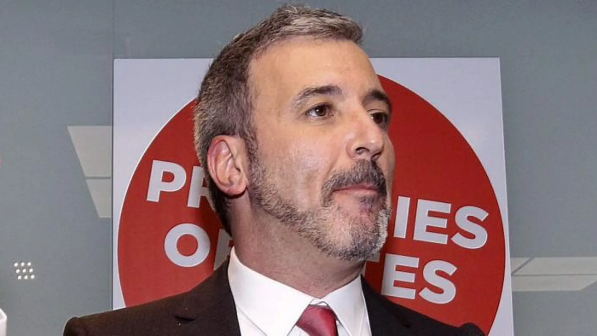 GRA289. BARCELONA, 05/04/2014.- El exdiputado Jaume Collboni durante su intervención tras ganar hoy las primarias abiertas del PSC de Barcelona a la alcaldía en una ajustada votación, en la segunda vuelta, en la que se ha impuesto con un 54 % de los votos, apenas medio millar de votos más que la concejala Carmen Andrés.EFE/Toni Garriga