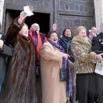 La alegría se desbordó entre los feligreses junto a la iglesia del Carmen de Peñaranda de Duero
