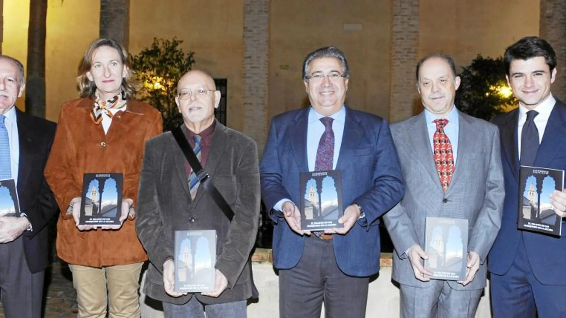 Zoido, Mar Sánchez Estrella y Beltrán Pérez, entre otros, en la presentación de la obra