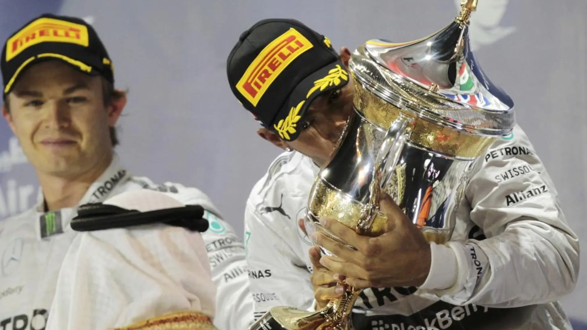 Los pilotos de Mercedes, Rosberg y Hamilton, han ganado todas las carreras en lo que va de temporada