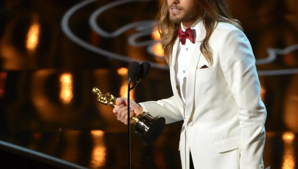 Jared Leto recibe el Oscar a mejor actor secundario