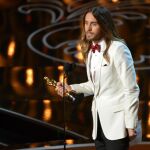Jared Leto recibe el Oscar a mejor actor secundario