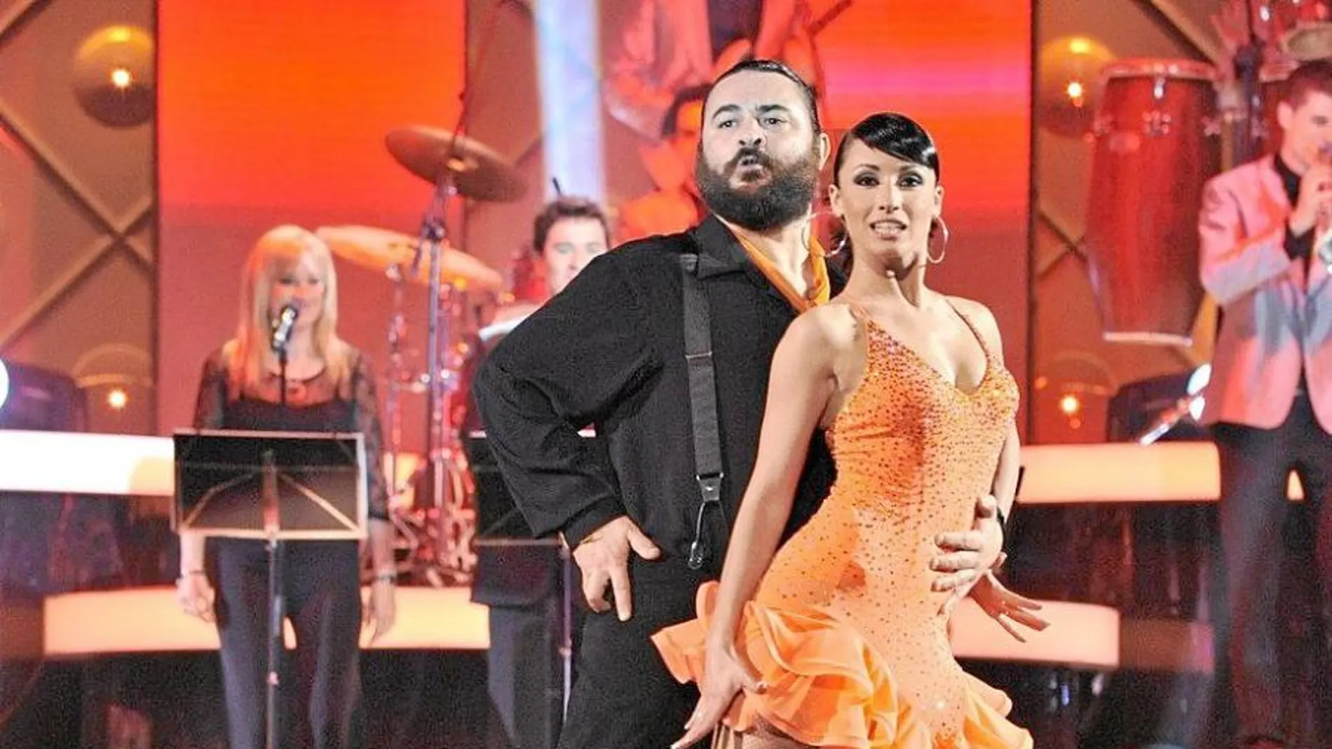 «Mas que baile». El Sevilla –cantante de Los Mojinos Escocios– en una actuación en el programa de Telecinco.