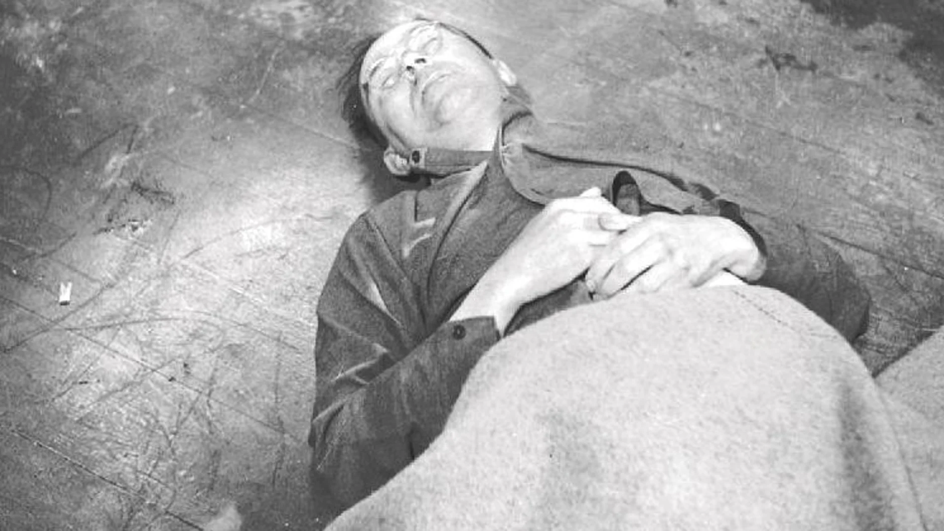 Cuerpo de Himmler después de su suicidio