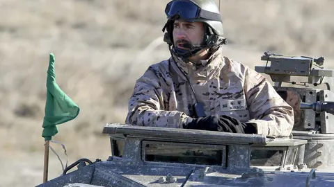 El Príncipe de Asturias, en el puesto de jefe del carro de combate Leopardo
