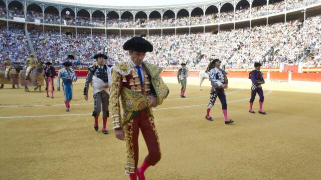 José Tomás completa el paseíllo del jueves en Granada