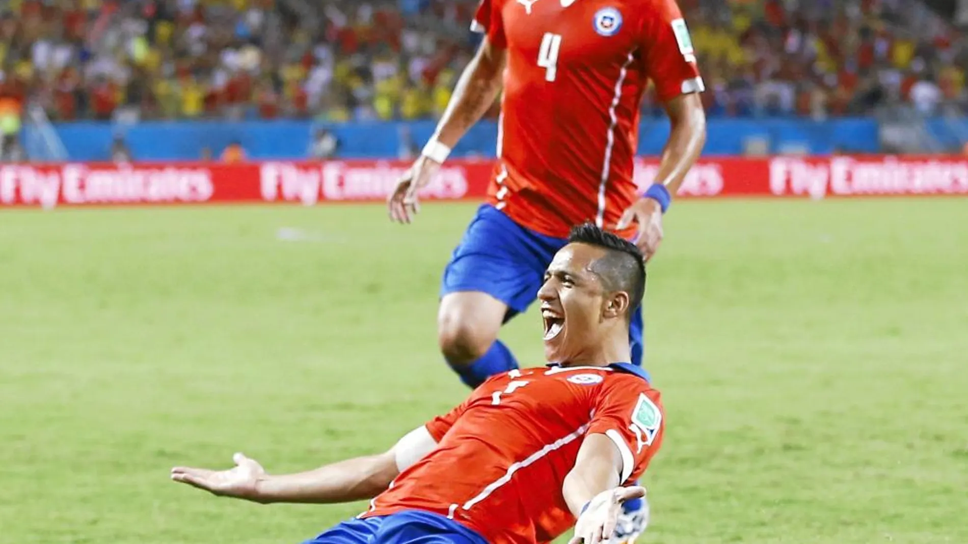 Alexis celebra el primer tanto del partido