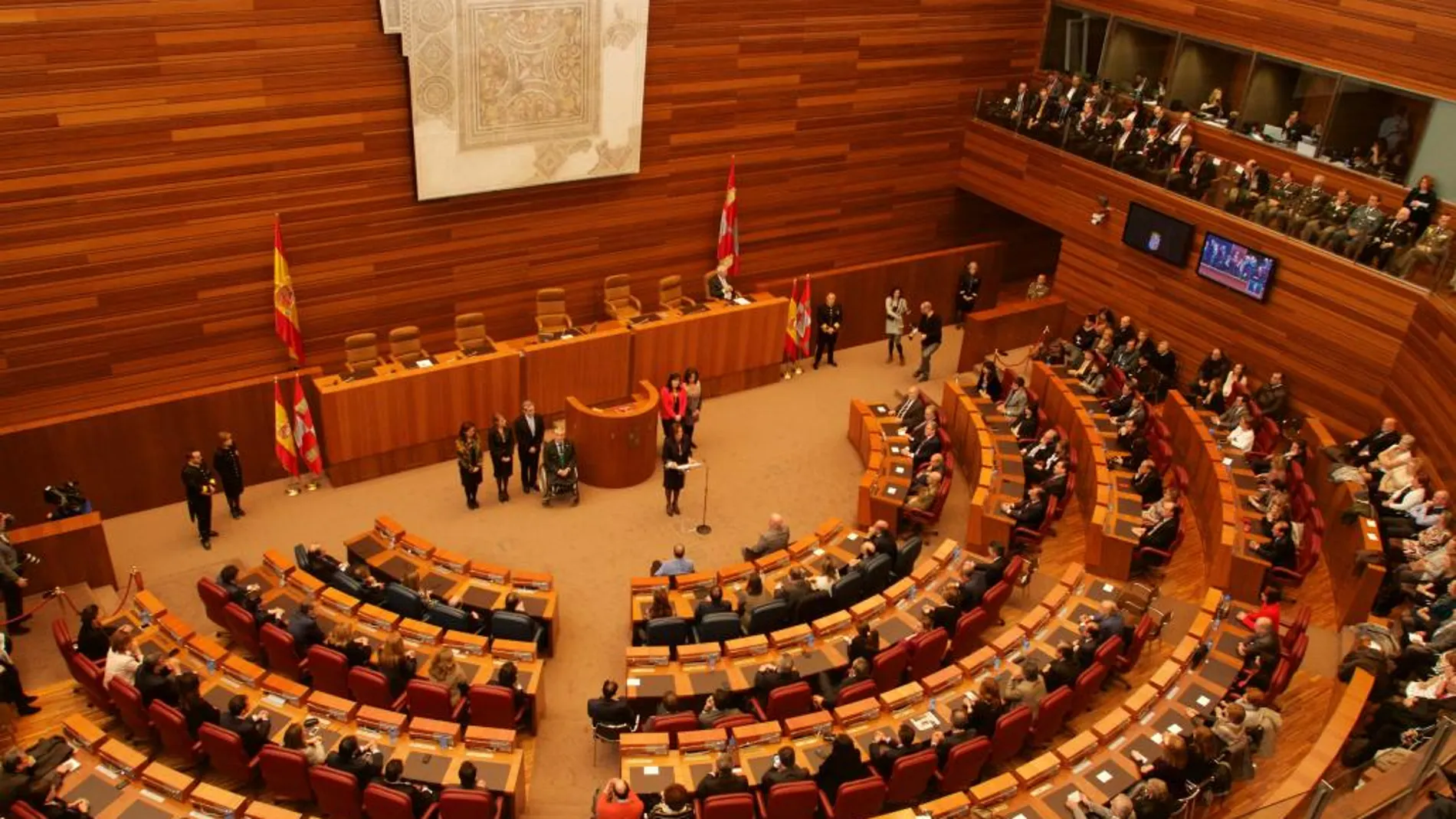 Imagen de las cortes durante la conmemoración del XXXII aniversario de la promulgación del Estatuto de Autonomía de Castilla y León.