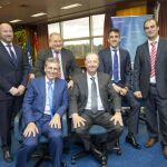 Arriba, de izquierda a derecha: Sebastián Pérez, ex presidente de Intermarché España; Miguel Ángel Guiñales, ex director de Franquicia de Dia; Luis Gómez, abogado de KPMG, y Enrique Martínez, director de Franquicias de Eroski. Abajo, de izquierda a derecha: Francisco Fernández, bloguero de Desde mi Atalaya, y Eduardo Abadía, gerente de AEF